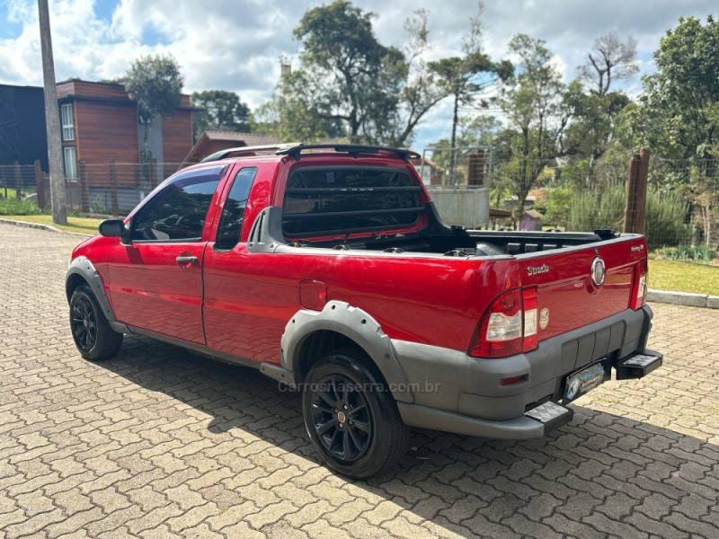 FIAT - STRADA - 2010/2011 - Vermelha - R$ 42.900,00