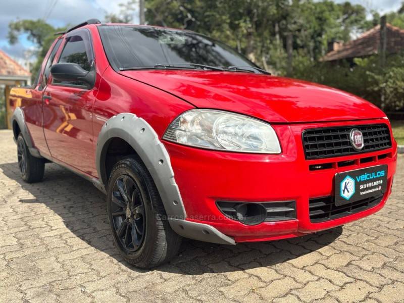 FIAT - STRADA - 2010/2011 - Vermelha - R$ 42.900,00