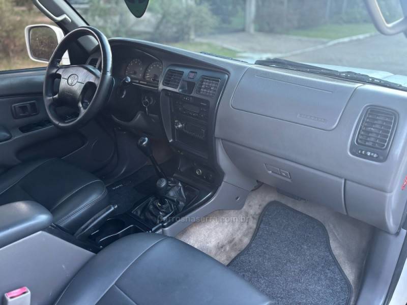 TOYOTA - HILUX SW4 - 2001/2001 - Branca - Sob Consulta