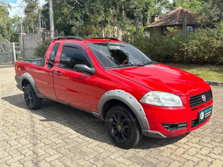 FIAT - STRADA - 2010/2011 - Vermelha - R$ 42.900,00