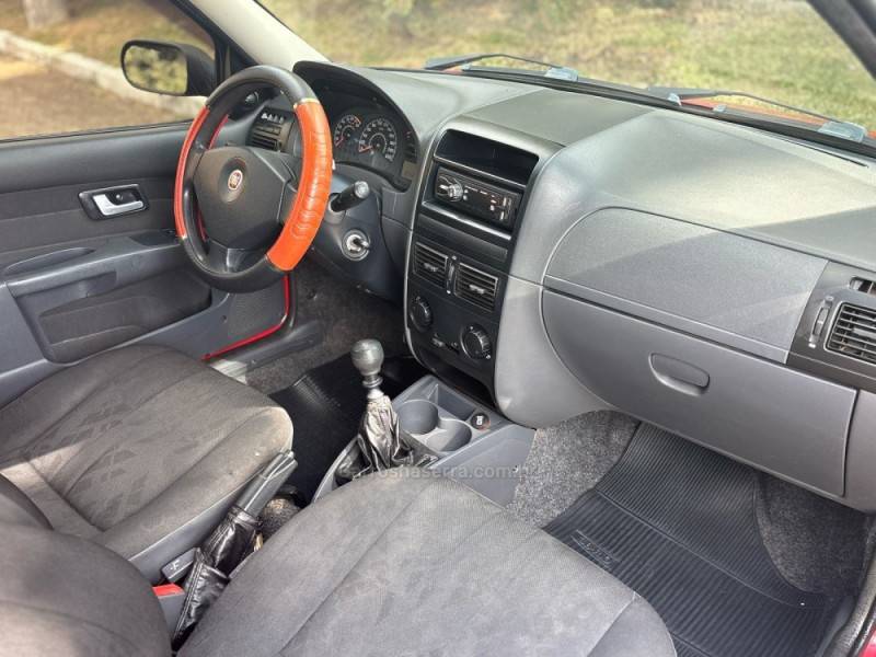 FIAT - STRADA - 2010/2011 - Vermelha - R$ 42.900,00