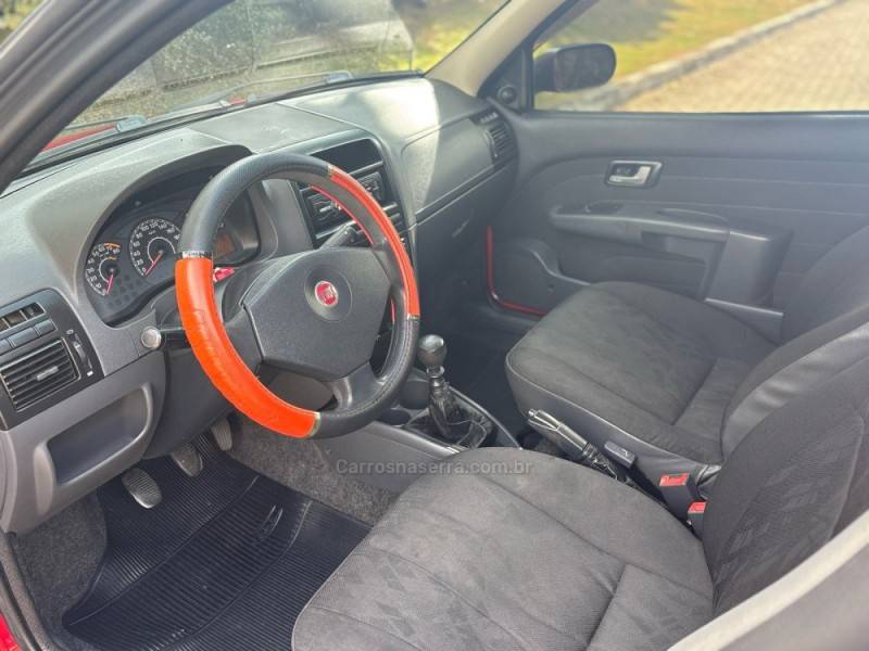 FIAT - STRADA - 2010/2011 - Vermelha - R$ 42.900,00