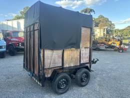 OUTRAS - REBOQUE - 2024/2024 - Marrom - Sob Consulta